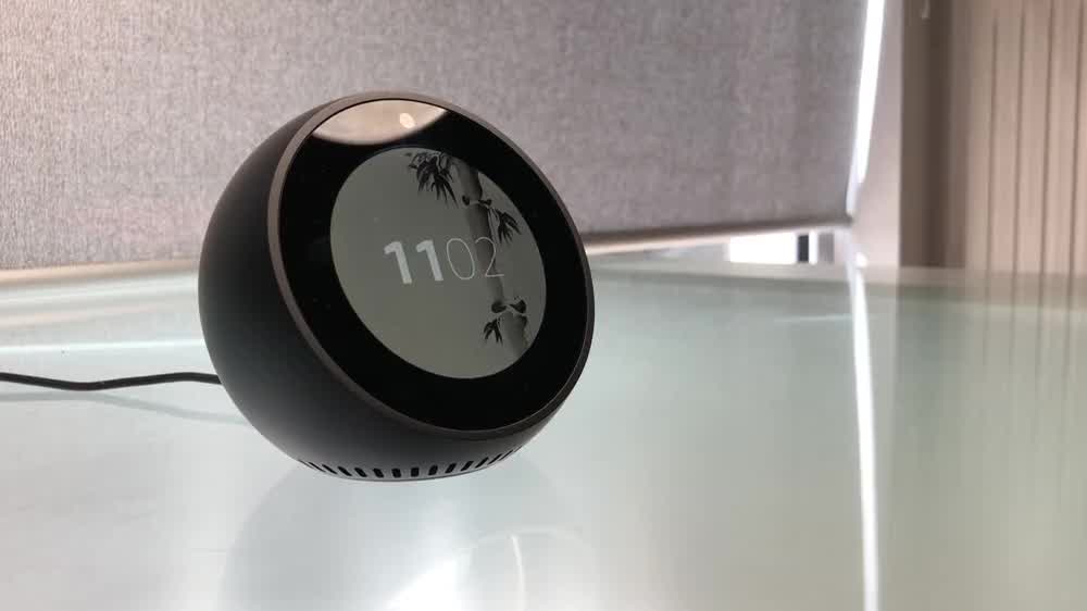 Test de l' Echo Spot : Alexa dans un écran de verdure